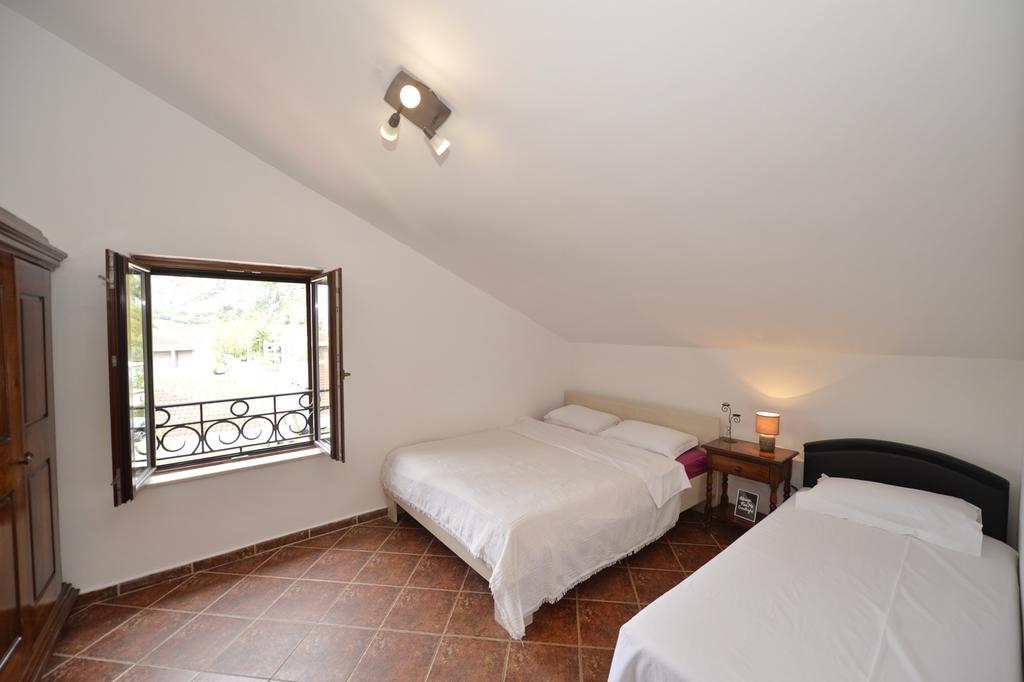 Apartment Atina Kotor Exteriör bild