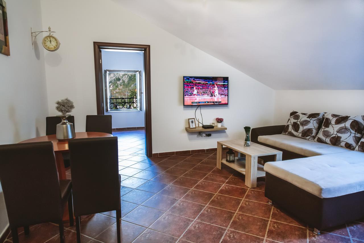 Apartment Atina Kotor Exteriör bild